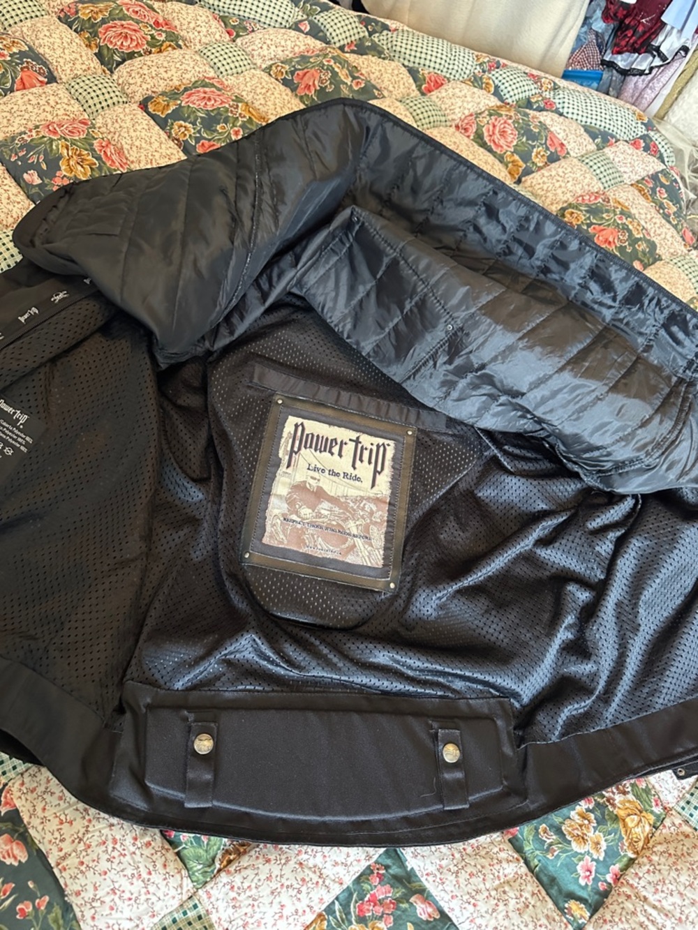 D—Men's Black Performance Riding Jacket with Reflective Stripes - Picture 11 of 16